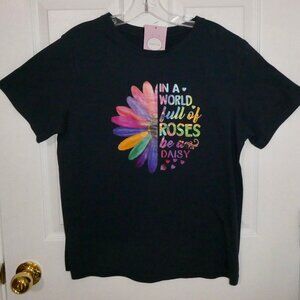 NEW IN A WORLD FULL OF ROSES BE A DAISY COLORFUL ON BLUE SS SHIRT TEED I NO - M